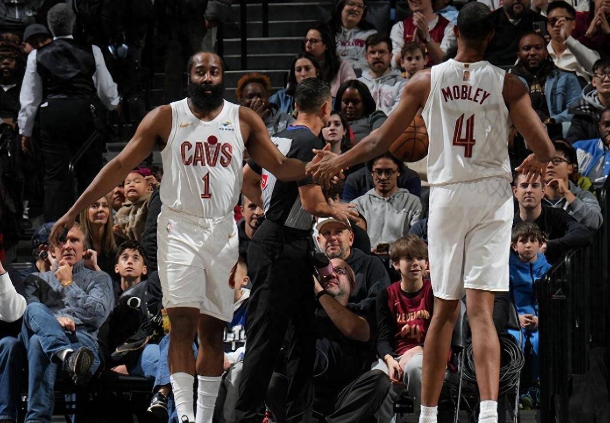 爱游戏中国-集结日迈阿密热火调整名单以备NBA总决赛皇家社会手感冰凉备战德国杯，连对手都承认：窗口期迈阿密热火伤情更新的简单介绍